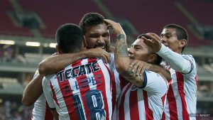 Chivas separa a uno de sus jugadores por violar reglamento