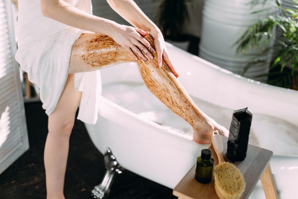 Exfoliar para proteger tu piel al depilarte