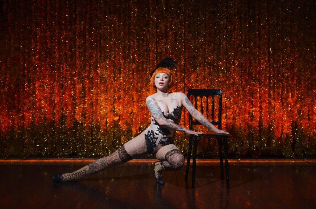 Mon Laferte luce su gran sensualidad en “Cabaret”